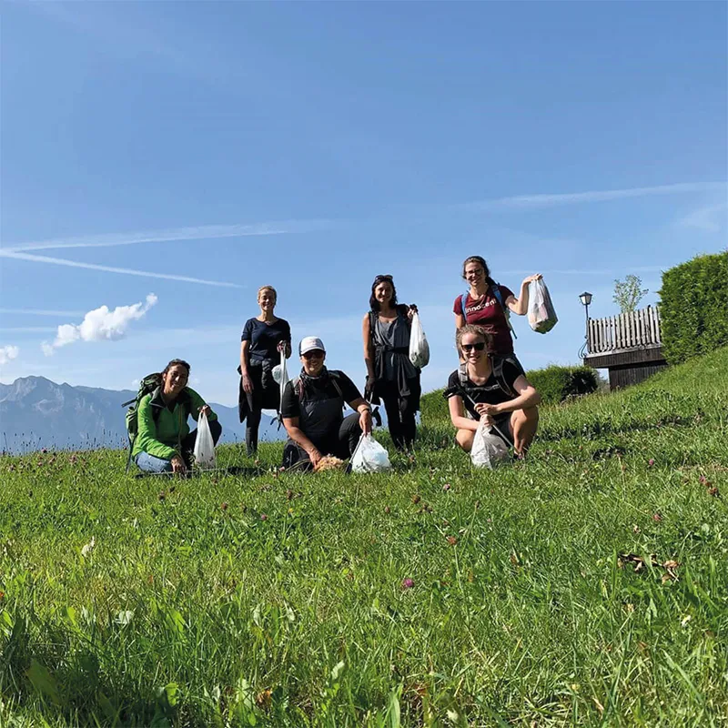 group-of-volunteers
